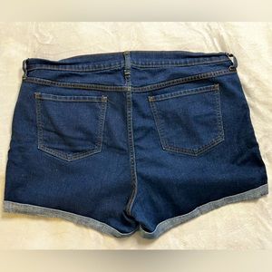 Size 16 Medium Rise Old Navy Jean shorts